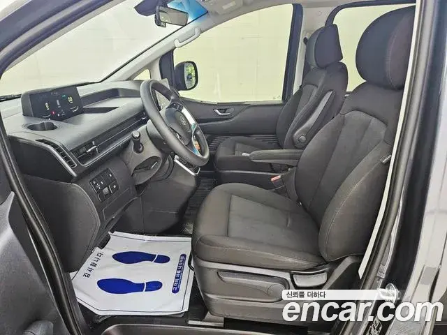 Hyundai Staria 2023 — Photo 5/20