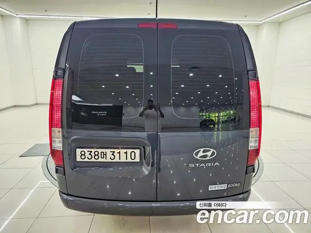 Hyundai Staria 2023 — Photo 18/20