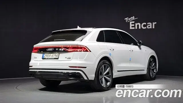 Audi Q8 2021 — Şəkil 27/36