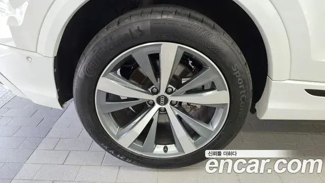 Audi Q8 2021 — Şəkil 34/36