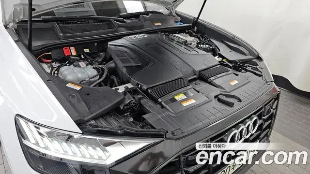 Audi Q8 2021 — Şəkil 31/36