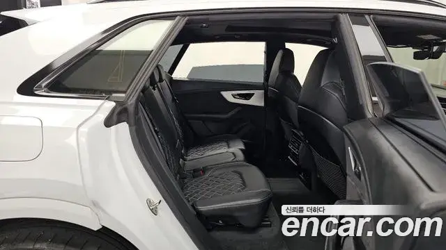 Audi Q8 2021 — Şəkil 9/36