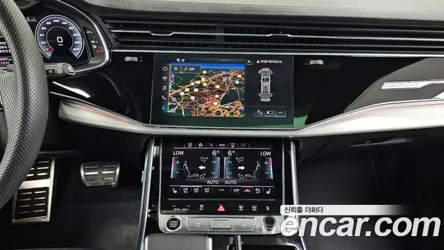 Audi Q8 2021 — Şəkil 24/36