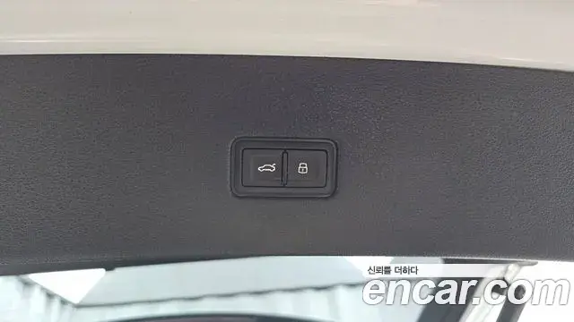 Audi Q8 2021 — Şəkil 18/36
