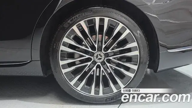 Mercedes-Benz S-Class 2022 — Photo 6/34
