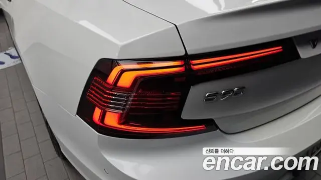 Volvo S90 2021 — ფოტო 29/31