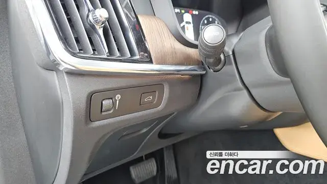 Volvo S90 2021 — ფოტო 8/31