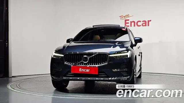 Volvo XC60 2022 — ფოტო 34/40