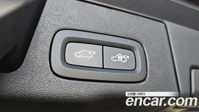 Volvo XC60 2022 — ფოტო 29/40