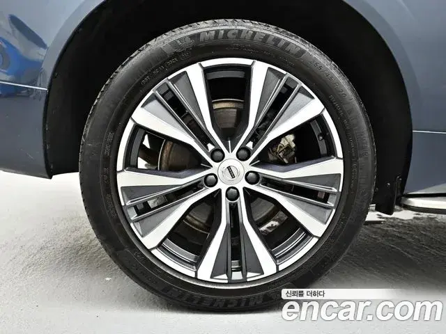 Volvo XC60 2022 — ფოტო 26/40