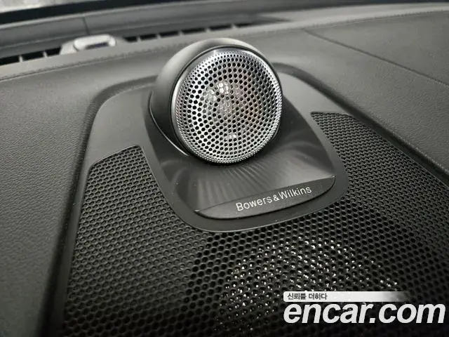 Volvo XC60 2022 — ფოტო 6/40