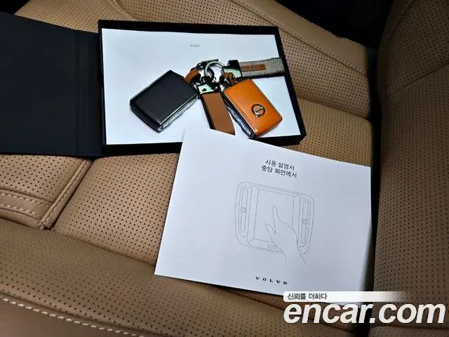 Volvo XC60 2022 — ფოტო 40/40