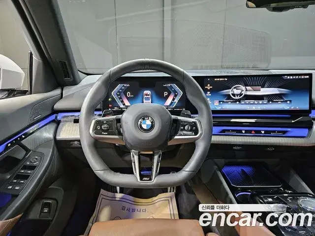 BMW 5 Series 2025 — Фото 12/20