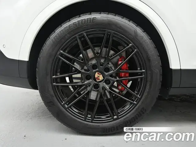 Porsche Cayenne 2025 — ფოტო 6/20
