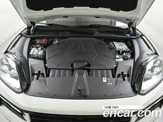 Porsche Cayenne 2025 — ფოტო 9/20