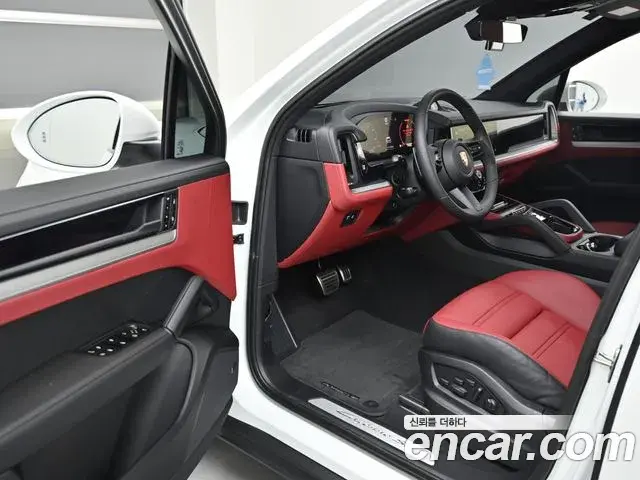 Porsche Cayenne 2025 — ფოტო 17/20