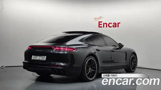 Porsche Panamera 2018 — Photo 31/38