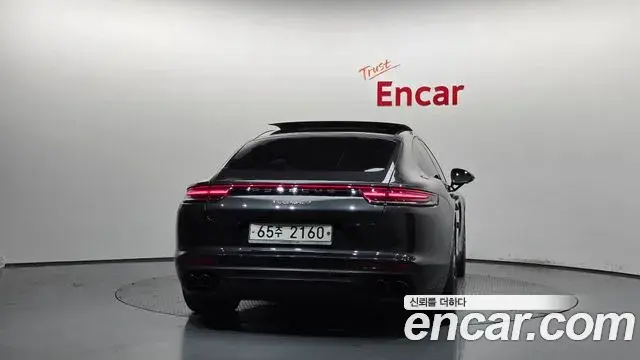 Porsche Panamera 2018 — Photo 21/38