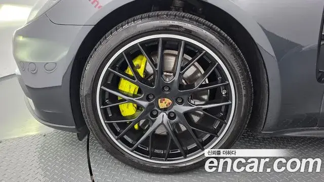 Porsche Panamera 2018 — Photo 29/38