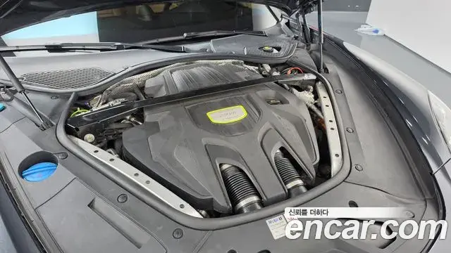 Porsche Panamera 2018 — Photo 19/38