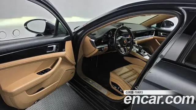 Porsche Panamera 2018 — Photo 32/38