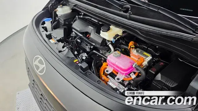 Hyundai Staria 2026 — Photo 2/35