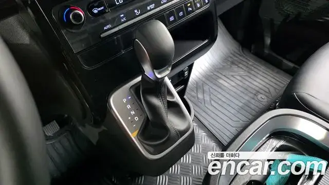 Hyundai Staria 2026 — Photo 9/35