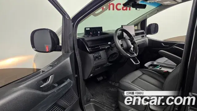 Hyundai Staria 2026 — Photo 7/35