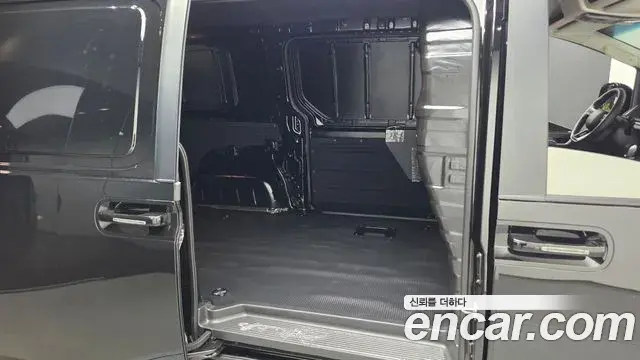 Hyundai Staria 2026 — Photo 13/35