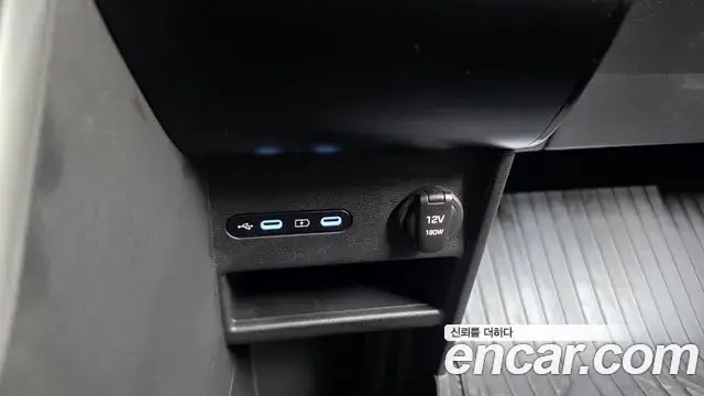 Hyundai Staria 2026 — Photo 32/35