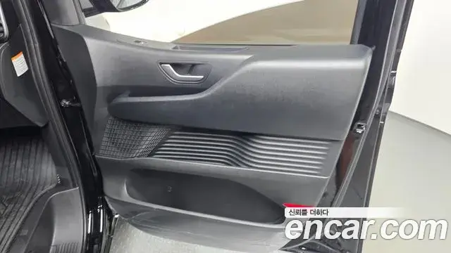 Hyundai Staria 2026 — Photo 5/35