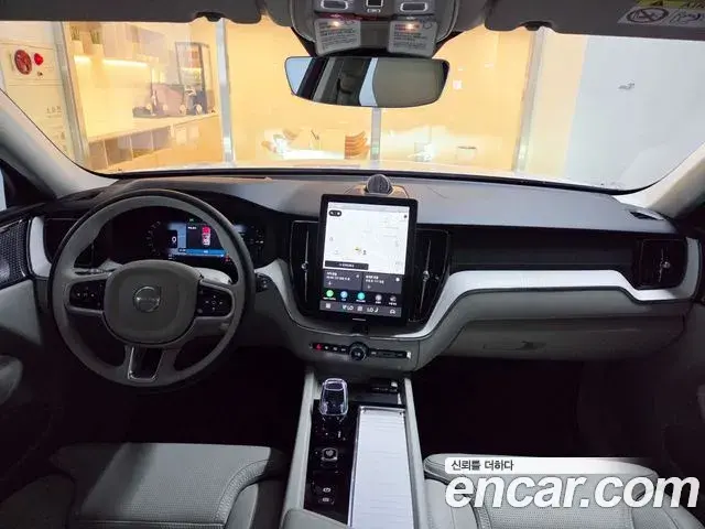 Volvo XC60 2025 — Photo 2/20