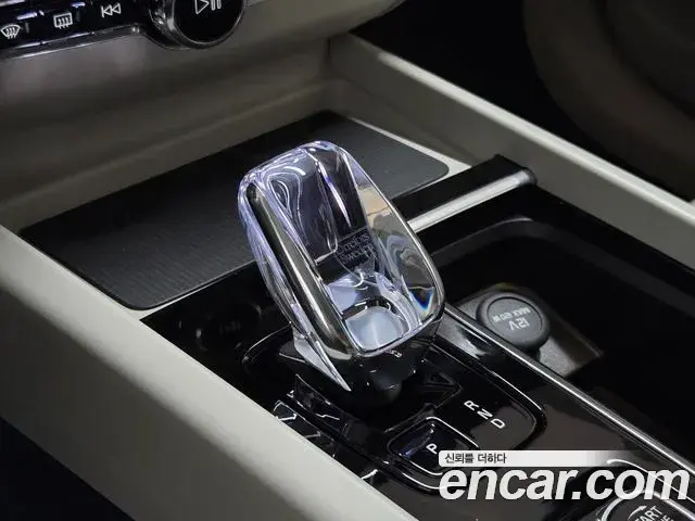 Volvo XC60 2025 — Photo 19/20