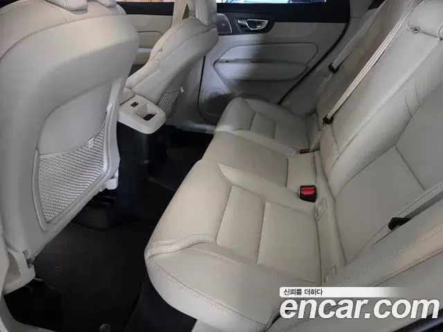 Volvo XC60 2025 — Photo 3/20