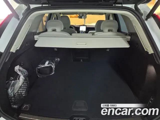 Volvo XC60 2025 — Photo 12/20