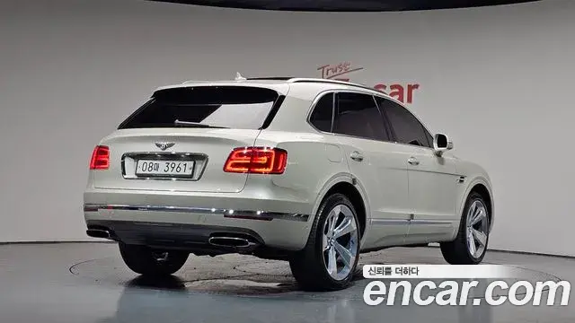 Bentley Bentayga 2018 — Photo 32/38