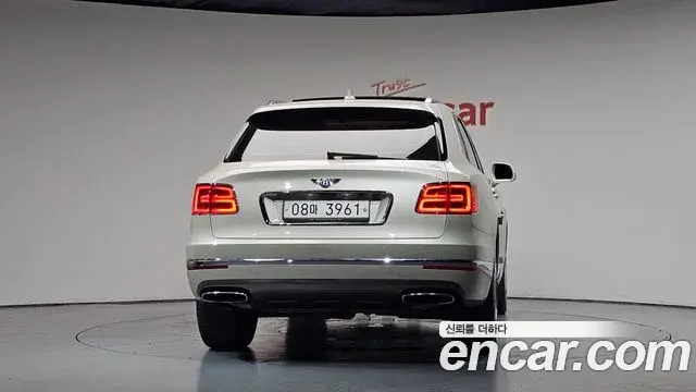 Bentley Bentayga 2018 — Photo 10/38