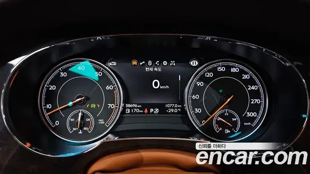 Bentley Bentayga 2018 — Photo 8/38
