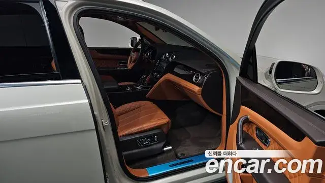 Bentley Bentayga 2018 — Photo 25/38