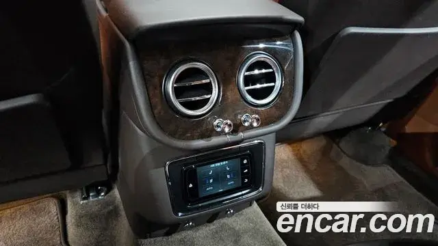 Bentley Bentayga 2018 — Photo 33/38