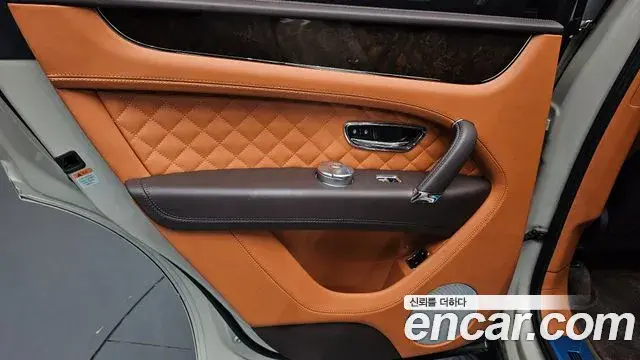 Bentley Bentayga 2018 — Photo 24/38