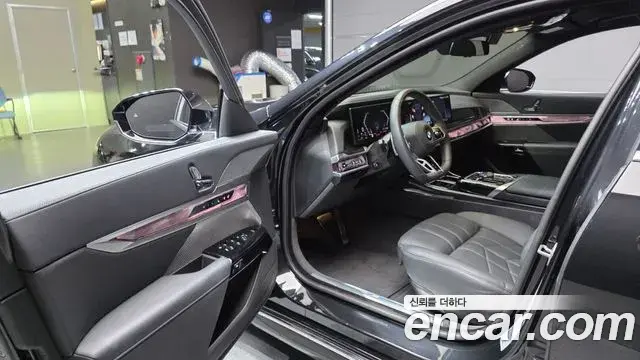 BMW 7 Series 2025 — Фото 10/20