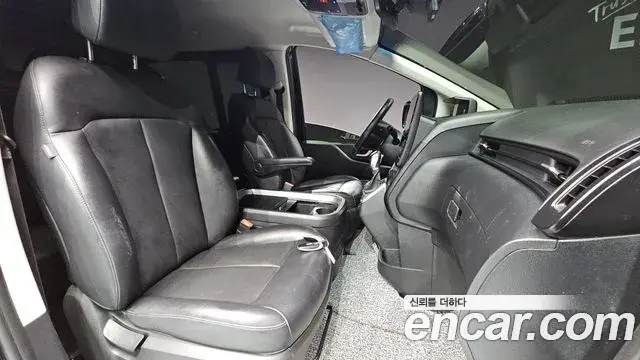 Hyundai Staria 2022 — Фото 10/20