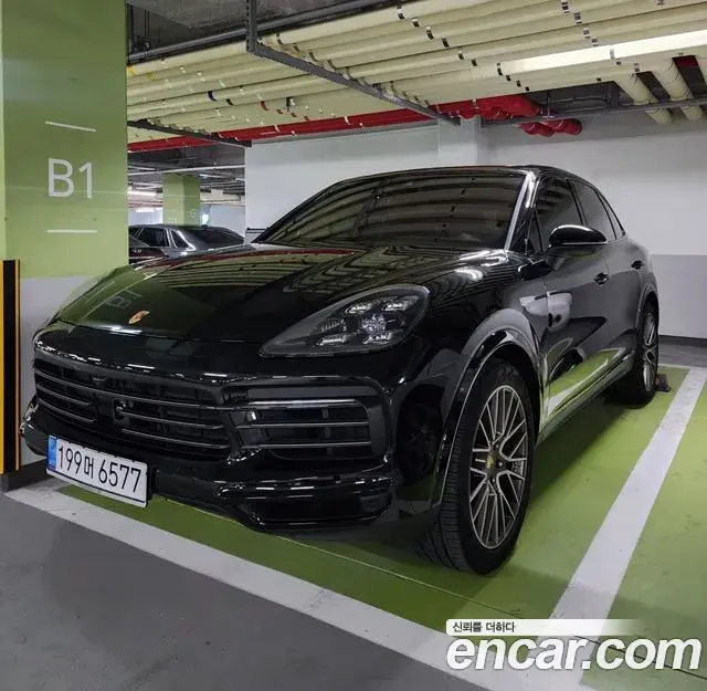 Porsche Cayenne 2023 — Photo 2/13