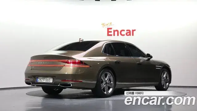 Genesis G90 2022 — ფოტო 28/33