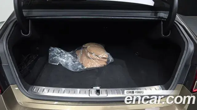Genesis G90 2022 — ფოტო 23/33