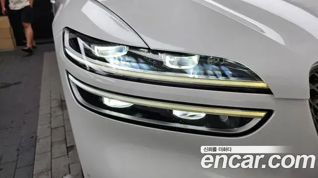 Genesis GV70 2022 — ფოტო 8/35