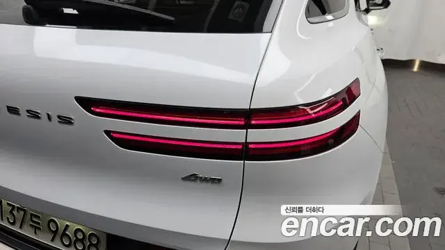 Genesis GV70 2022 — ფოტო 18/35