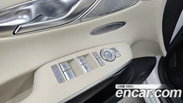 Genesis GV70 2022 — ფოტო 11/35