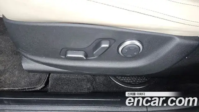 Genesis GV70 2022 — ფოტო 19/35